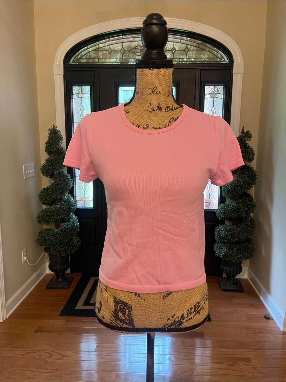 No Boundaries Women Stretch Bubblegum Pink Short Sleeve Top Tee Size XL (16-18)